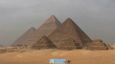 埃及金字塔旁出现疑似外星人基地?