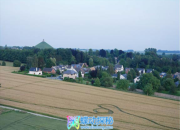 2007年未知月份月June日比利时Waterloo Brabant麦田怪圈