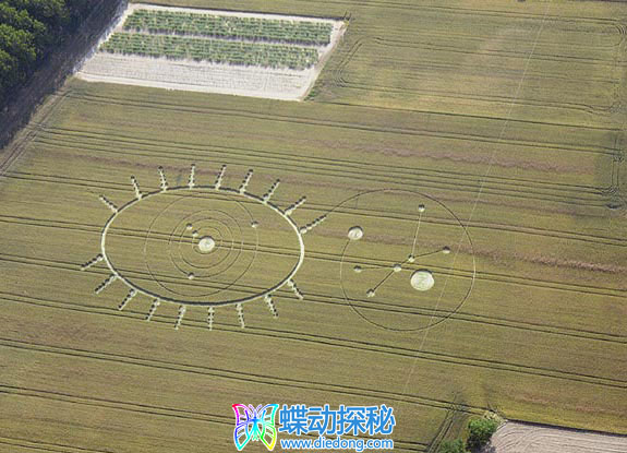 2012年6月17日意大利Santena Piemonte麦田怪圈