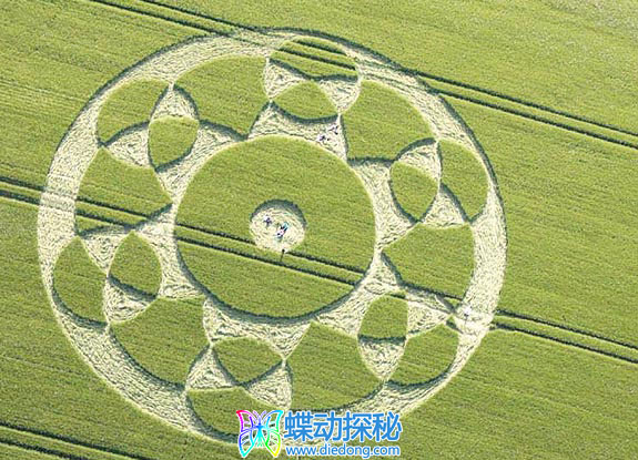 2010年5月31日英格兰Silbury Hill Wiltshire麦田怪圈