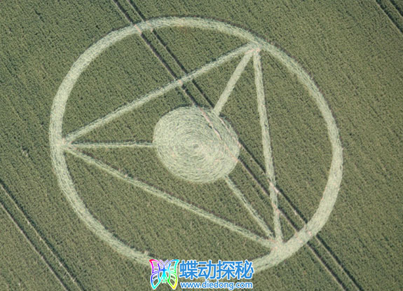 2013年7月15日英格兰All Cannings Wiltshire麦田怪圈