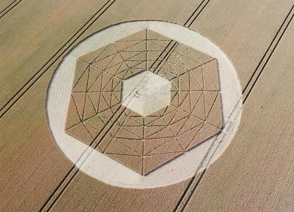 2022年7月17日英国Barbury Castle麦田怪圈