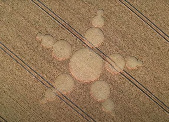 2022年8月3日英国Woodborough Hill麦田怪圈