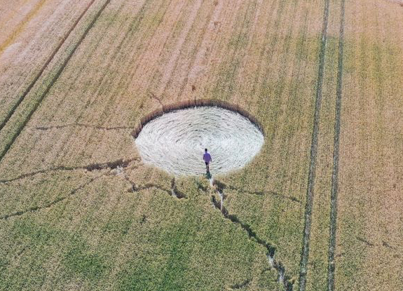 2025年6月19日匈牙利LajoskomÃ¡rom麦田怪圈