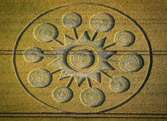 2025年6月8日英国Avebury麦田怪圈